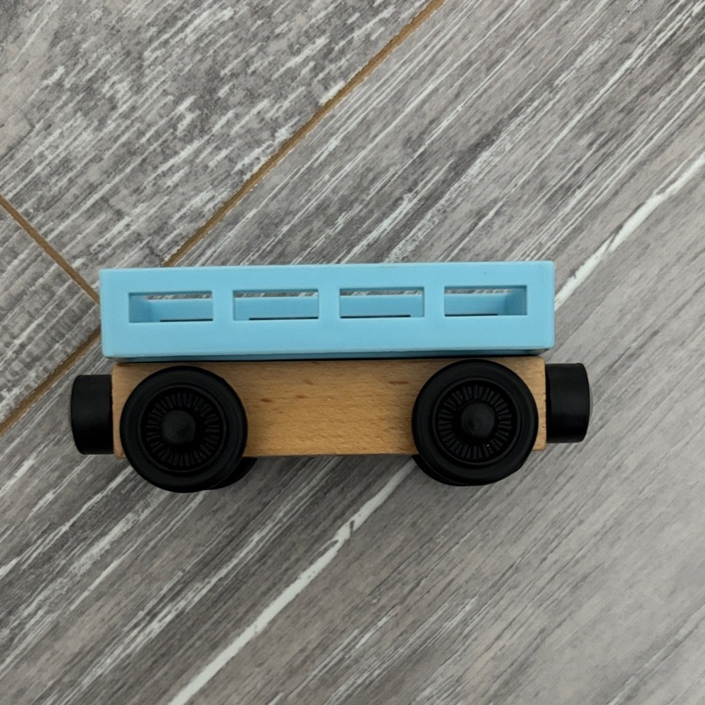 Thomas & Friends Snowy Rails Cargo Car - Picture 8 of 9